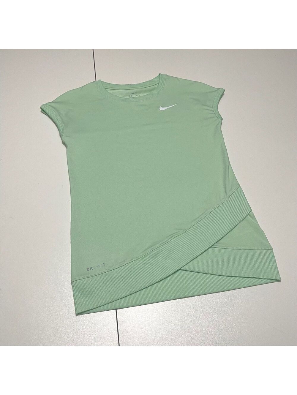 Nike Girl's Size 6X L 6/7 Athletic Long Crossover Green Tee